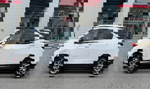Used 2022 Chevrolet Equinox LT image 2