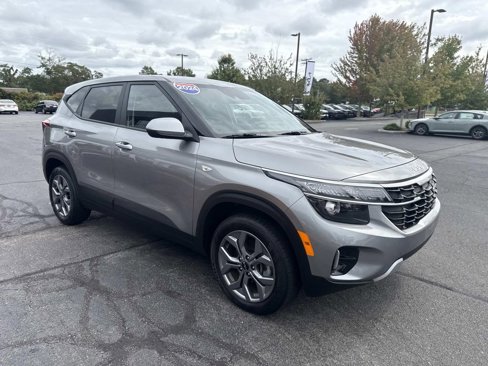 Used 2024 Kia Seltos LX image 10