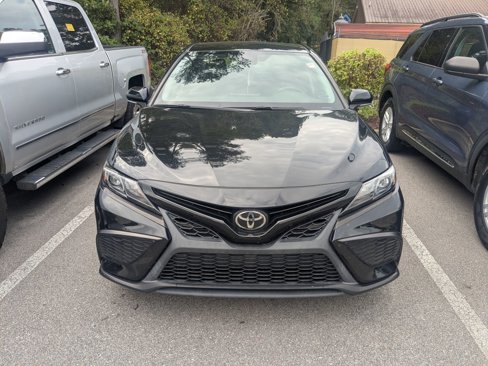 Used 2022 Toyota Camry SE image 2