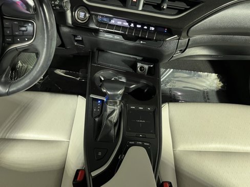 Used 2021 Lexus UX 200 image 13