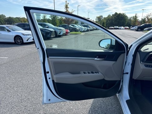 Used 2020 Hyundai Elantra SEL w/ Cargo Package (C1) image 7