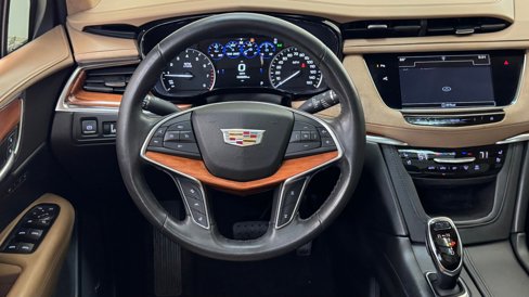 Used 2017 Cadillac XT5 Platinum w/ Driver Assist Package image 4