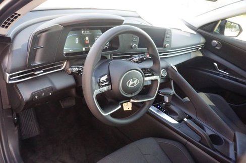 New 2025 Hyundai Elantra SE image 20