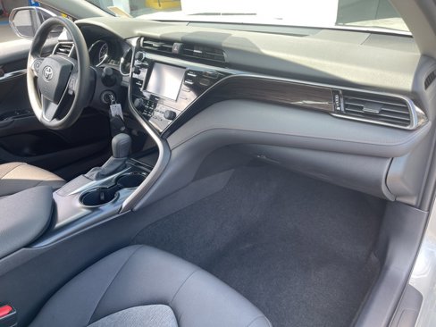 Used 2020 Toyota Camry LE image 23
