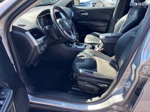 Used 2015 Jeep Cherokee Trailhawk w/ Cold Weather Group image 12