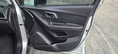 Used 2020 Chevrolet Trax LT w/ LT Convenience Package image 17