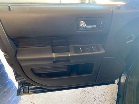 Used 2017 Ford Flex SEL image 19
