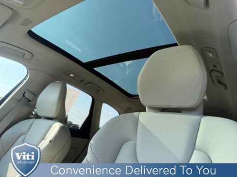 Certified 2022 Volvo XC60 B5 Momentum w/ Advanced Package image 19
