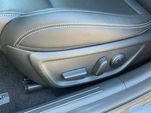 Used 2025 Genesis G70 2.5T image 27