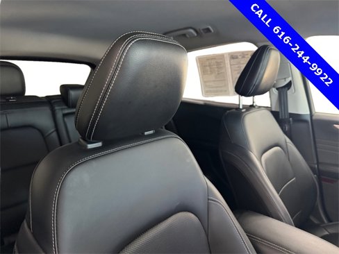 Used 2022 Ford Escape Titanium image 12