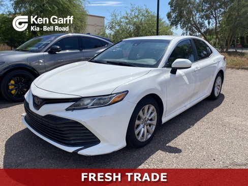 Used 2018 Toyota Camry LE image 1