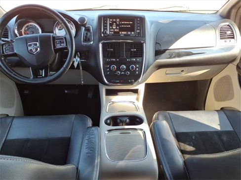 Used 2017 Dodge Grand Caravan SXT image 13