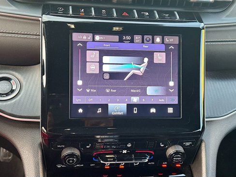 Used 2023 Jeep Grand Cherokee L Laredo image 16