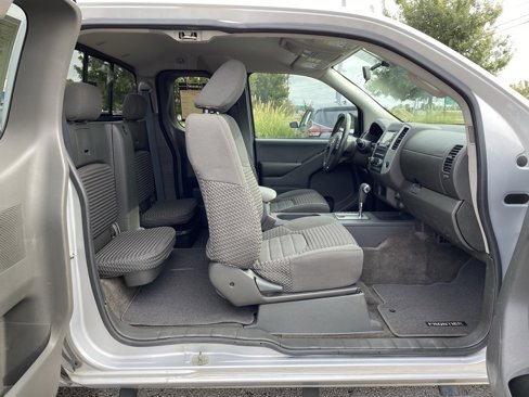 Used 2017 Nissan Frontier SV image 26