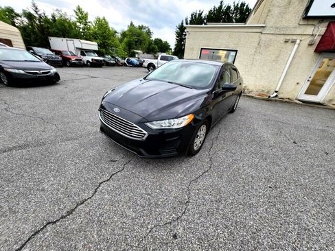 Used 2019 Ford Fusion S image 3