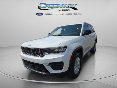 New 2025 Jeep Grand Cherokee Laredo image 3