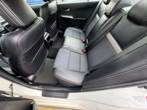 Used 2014 Toyota Camry SE image 16