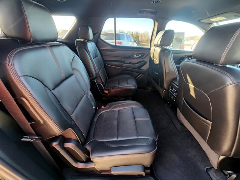 Used 2023 Chevrolet Traverse RS image 32