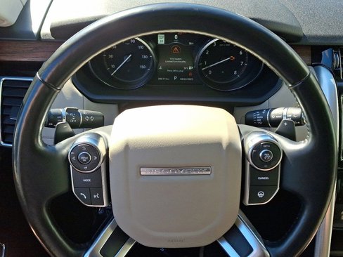 Used 2017 Land Rover Discovery HSE image 22