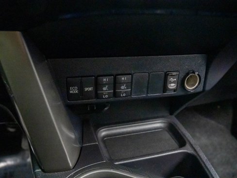 Used 2016 Toyota RAV4 SE image 19