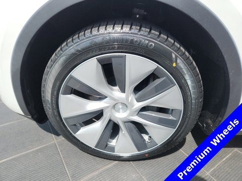 Used 2023 Tesla Model Y Long Range image 5