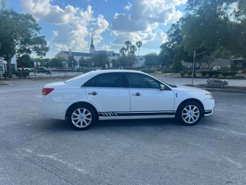 Used 2010 Lincoln MKZ image 7