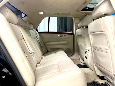 Used 2011 Cadillac DTS Platinum image 25