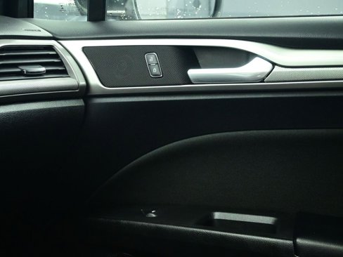 Used 2019 Ford Fusion SE image 19