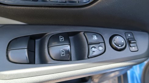 Used 2023 Nissan Kicks SR w/ SR Premium Package image 28