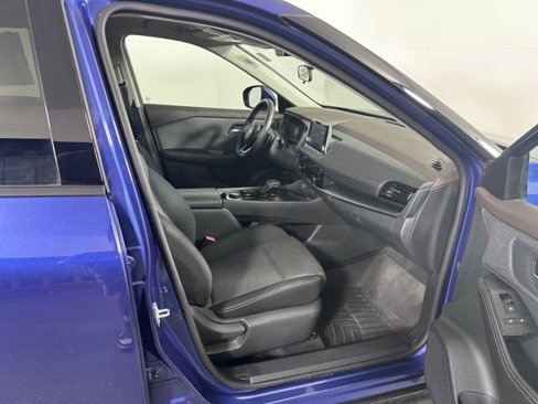 Used 2021 Nissan Rogue SV image 10