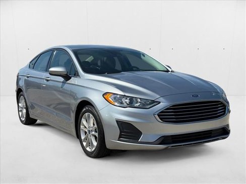 Used 2020 Ford Fusion SE image 3