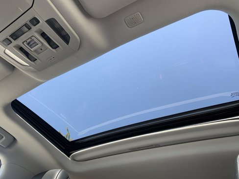 Used 2020 Toyota Highlander XLE image 32