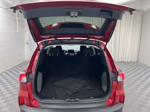 Used 2021 Ford Escape SE w/ SE Sport Appearance Package image 9