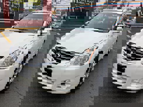 Used 2010 Nissan Altima 2.5 SL w/ SL Pkg image 3