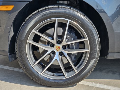 Certified 2025 Porsche Macan Turbo image 14