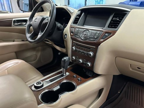 Used 2018 Nissan Pathfinder Platinum image 39