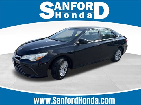 Used 2016 Toyota Camry LE image 1