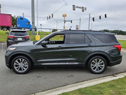 Used 2022 Ford Explorer XLT w/ Equipment Group 202A image 4