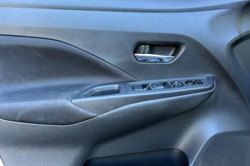 Used 2021 Nissan Versa SV image 11