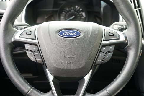 Used 2019 Ford Edge Titanium image 23