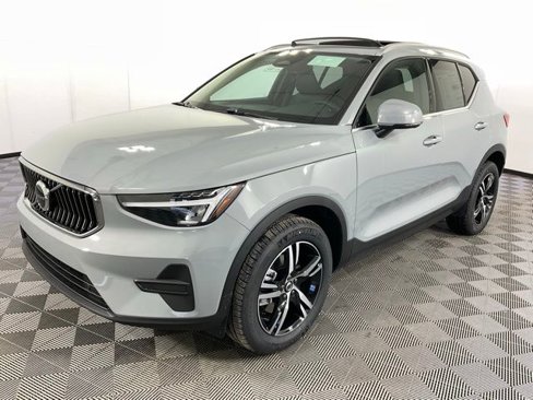 New 2025 Volvo XC40 B5 Core w/ Climate Package image 2
