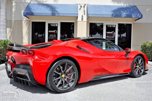 Used 2023 Ferrari SF90 Spider image 22