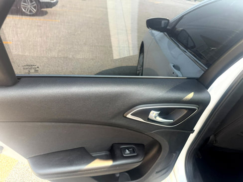 Used 2015 Chrysler 200 Limited w/ Convenience Group image 15