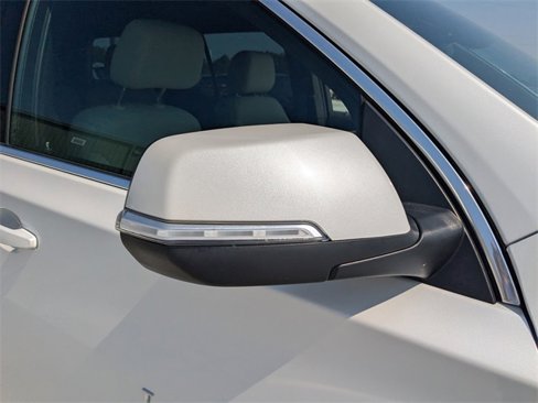 Used 2023 Chevrolet Traverse LT image 11