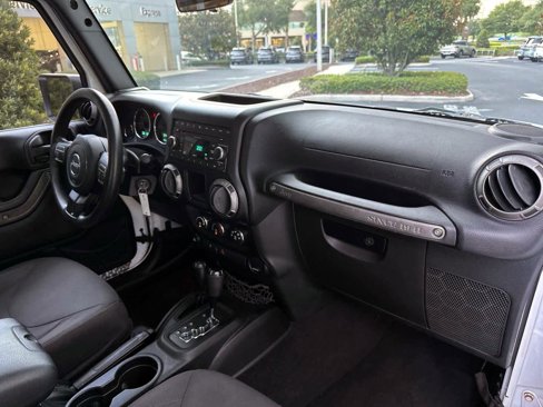 Used 2015 Jeep Wrangler Unlimited Sport image 14