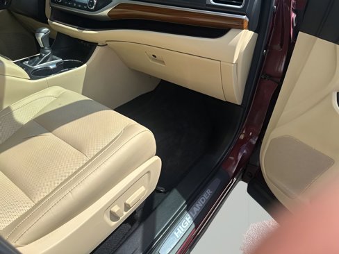 Used 2018 Toyota Highlander Limited image 16
