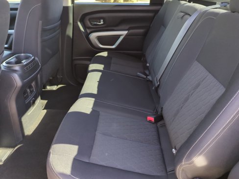 Used 2018 Nissan Titan SV w/ SV Convenience Package image 17