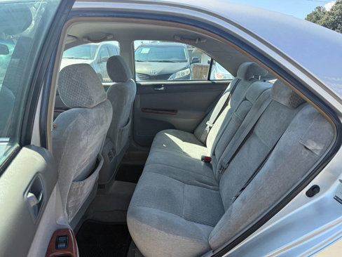 Used 2004 Toyota Camry XLE image 11
