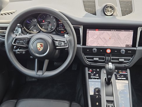 Certified 2024 Porsche Macan image 35