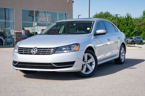 Used 2013 Volkswagen Passat TDI SE image 2